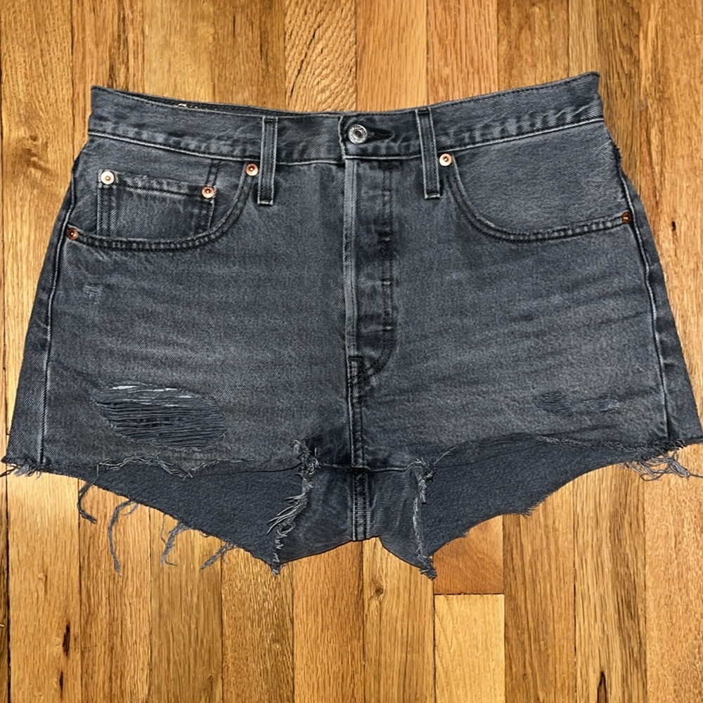 High-Waist Distressed Women’s Levi’s Denim Shorts - Black/gray wash. SZ 30 waist